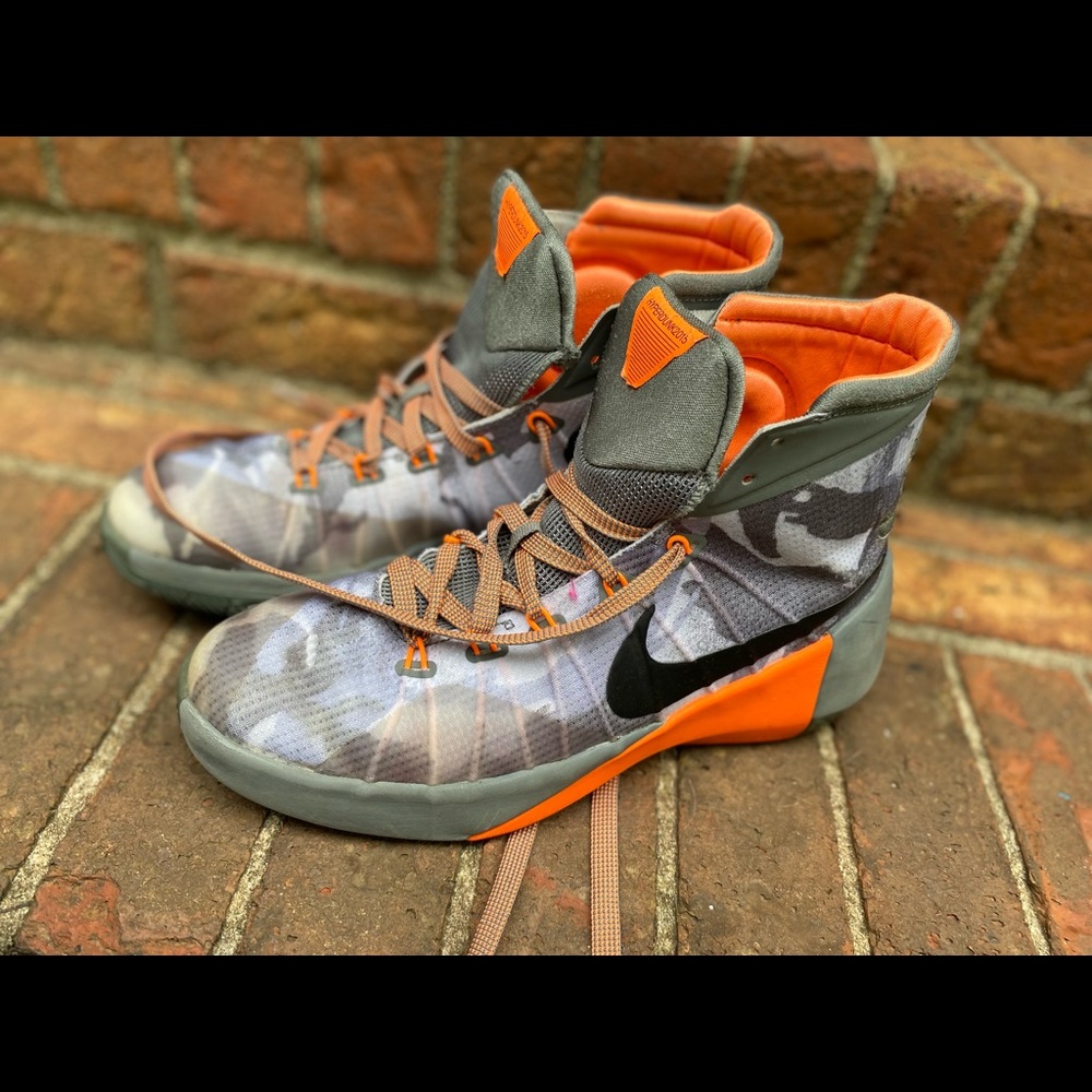 Nike Hyperdunk sneakers in Youth Size 6